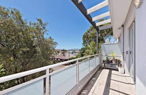 Petersham North Apartamento | Cascata - Modern 2 BR 2 Bath Apartment + parking