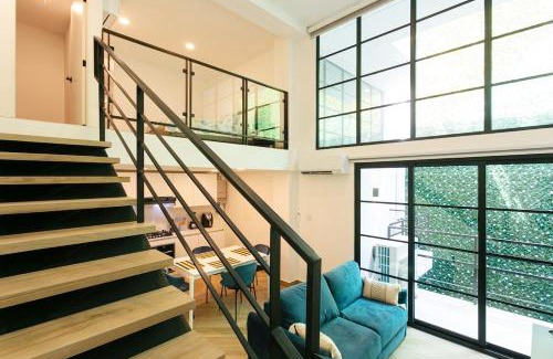 Santa Ana Apartamento | Casco Viejo Loft with Balcony - Rooftop Pool and Gym