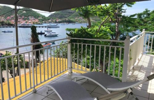 Terre-de-Haut Casa | Case à Lili, joli haut de villa face à la mer dans le bourg.