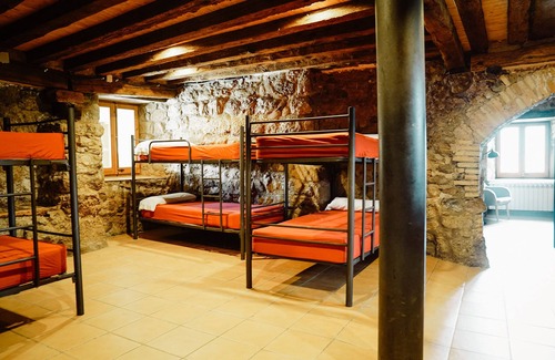 Naves Hostal | Cases Altes de Posada