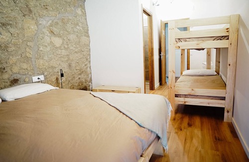 Naves Hostal | Cases Altes de Posada