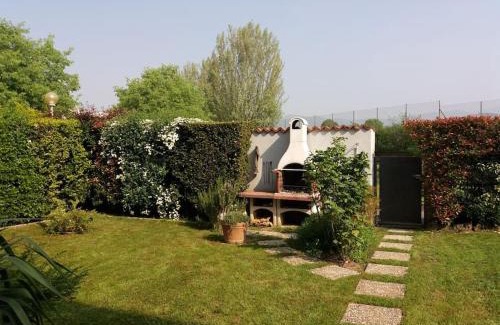 Paderno Franciacorta Apartamento | CASETTA MIRAVIGNA cozy flat with garden in Franciacorta & Iseo Lake