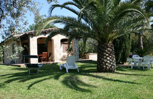 Castagneto Carducci Casa | Casetta sulla Bolgherese immersa nel Verde