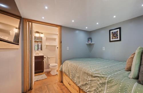 Cullowhee Casa | Casey Paradise Tiny Home Mountain Retreat