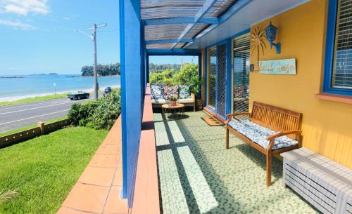 Batehaven Casa | Casey's Beachfront Holiday House