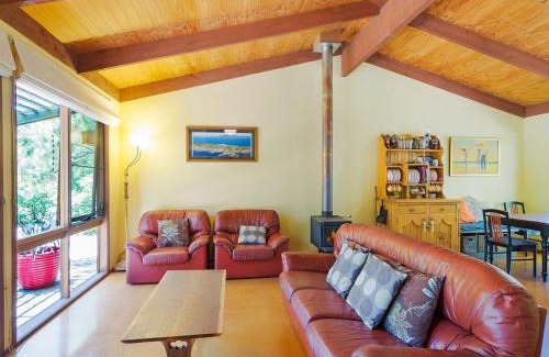Mystery Bay Casa | Caseys Pet Friendly Beach Cottage