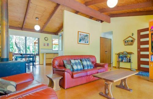 Mystery Bay Casa | Caseys Pet Friendly Beach Cottage