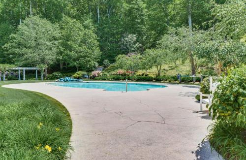Cashiers Casa | Cashiers Getaway with Decks and Golf Course Views
