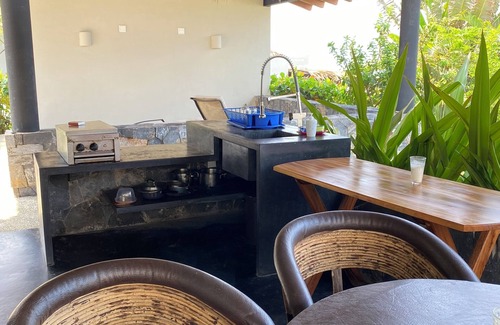 Saladita Casa | Casita Tabachines. Cozy studio with palapa, dipping pool, walk to the break