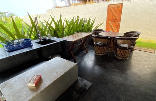 Saladita Casa | Casita Tabachines. Cozy studio with palapa, dipping pool, walk to the break