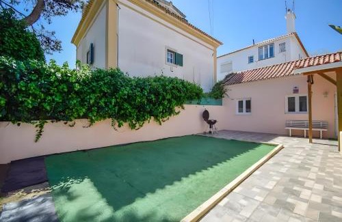 Parede Apartamento | Casinha da Parede - 5 min from the beach