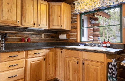Stanley Cabina | Casino Pines - on the bank of the Salmon River!