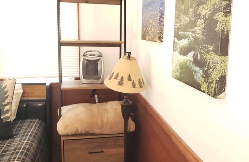 West Glacier Cabina | Casita 2, Tiny Home in Wood Area, 1 Mile From Glacier Entrance- 2 Guests
