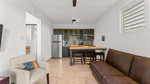 Puntas Apartamento | Casita 3 at Ceiba Tree Inn. Tranquility with Garden Views and Pergola with Ocean Overlook