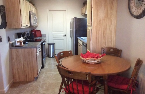 Southeastern Villa | A 3 cuadras del centro! Por favor, pregunte por las tarifas semanales y mensuales!