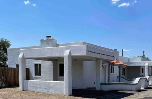 Limberlost Casa | Casita A: Private fenced yard with grill, turf, outdoor dining and seating.
