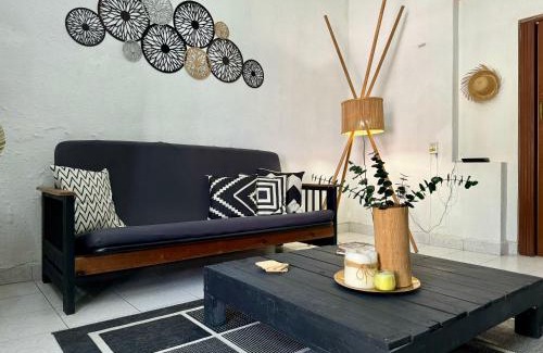 Centro Casa | Casita azul colonial en el centro de Mèrida.