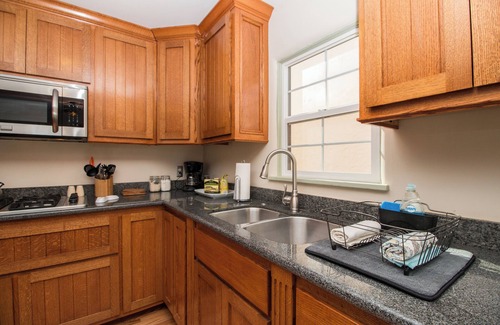 Paso Robles Cabaña | Casita Azul - historic duplex in the heart of downtown Paso Robles