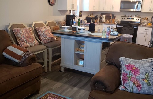 Livingston Casa | Casita by Lake Livingston 2 minutes to lake and fishing docks. Hablo Espanol.