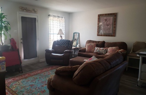 Livingston Casa | Casita by Lake Livingston 2 minutes to lake and fishing docks. Hablo Espanol.
