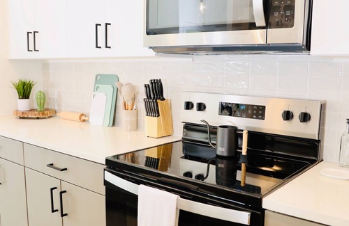 Milwood Apartamento | Casita Cactus - King Suite near Domain - with Gym and Pool