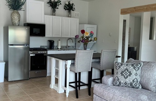 Agua Fria Apartamento | Casita de Santa Fe - Modern 1 Bedroom Apt. nestled in Santa Fe Hillside