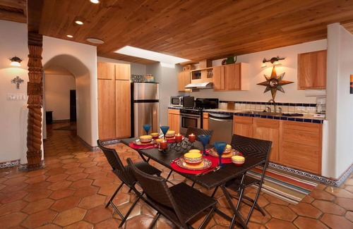 Downtown Santa Fe Cabaña | Casita De Soledad - Dos Espaciosos Patios Y Portal Privados.