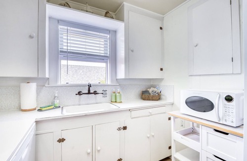 Lincoln City Cabaña | Casita Del Mar | Walk to Beach + Game Room Fun