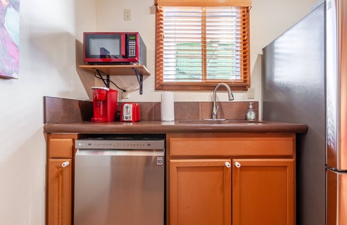 Tucson Cabaña | Casita Del Sol Charming Private Studio Studio Bedroom Cabin by RedAwning