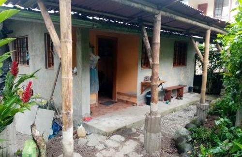 Mindo Chalet De Esquí | Casita in Mindo village, Ecuador