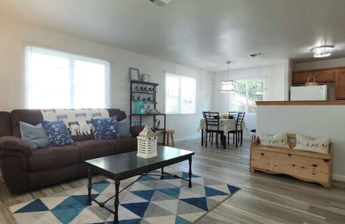 Lake Isabella Cabaña | Casita Isa is located 1 mile from the Lake!