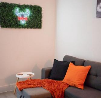 McNeil Apartamento | Casita Longhorn Near Q2, Domain - Pool Access