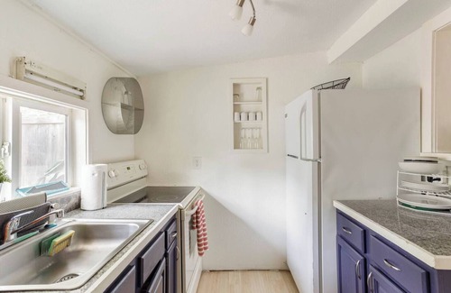 Northwest Los Angeles Heights Casa | Casita Malbec near downtown San Antonio