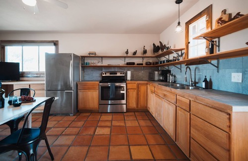 Driftwood Casa | Casita Refugio- Hot Tub, Fire Pit, Views, King Bed...near wineries and breweries