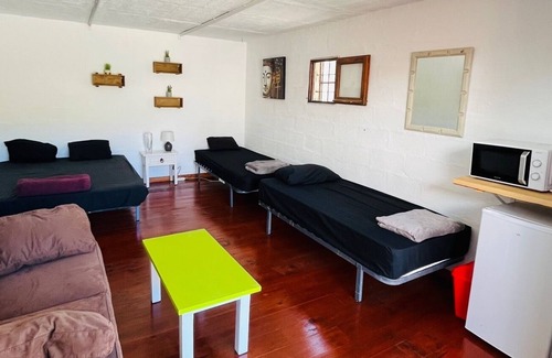 Cap Martinet Cama Y Desayuno | Casita room 4 people 2 minutes from the beach