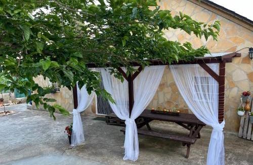 La Torre de Claramunt Casa | Casita rural con piscina