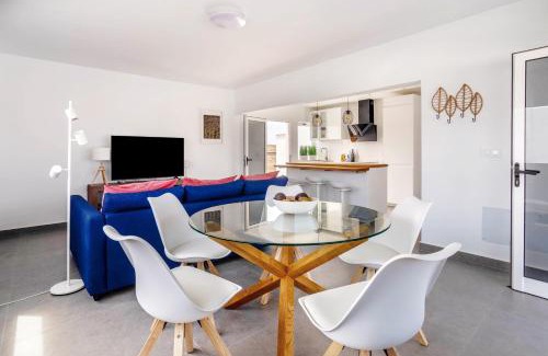 Teguise Casa | Casita San Juan, near Famara Beach, Surf, Kite, Hike