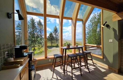 Northern Bruce Peninsula Cabaña | Casolena Lakehouse: Cottage with Panoramic Lake View for a Peaceful Retreat