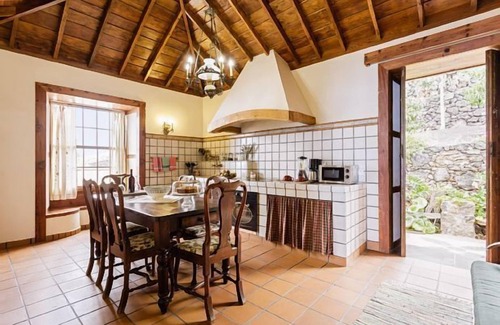 Los Quemados Cabaña | Casona Los Melindros vistas al mar, viñedos y volcanes