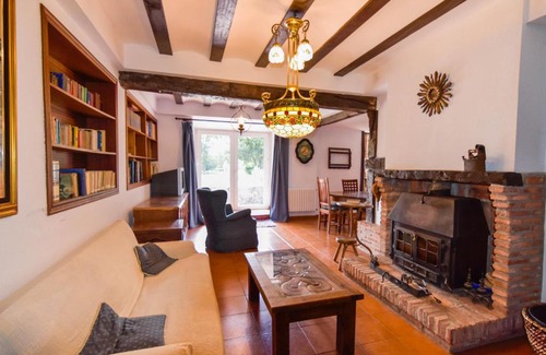 Revilla Casa | Casona con gran jardín