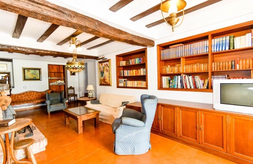 Revilla Casa | Casona con gran jardín