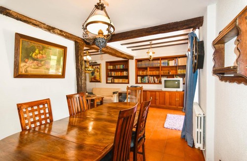 Revilla Casa | Casona con gran jardín