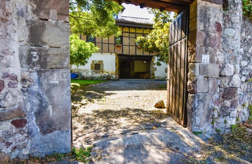 Revilla Casa | Casona con gran jardín