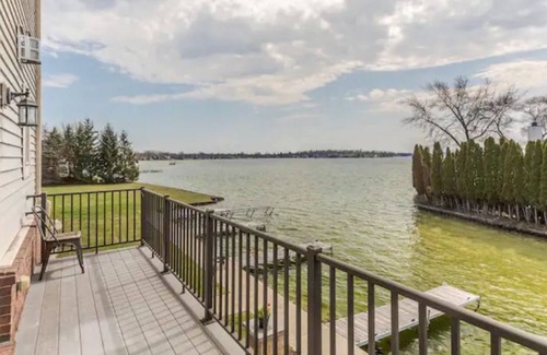 Waterford Casa | Cass Lake Home w Jet ski hoist, dock & water toys