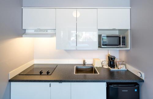 Renfrew-Collingwood Hotel | Cassandra Hotel