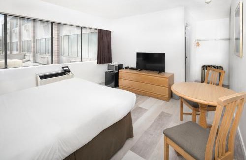 Renfrew-Collingwood Hotel | Cassandra Hotel