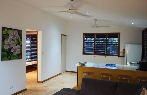 Mission Beach Casa | Cassawong Cottages - Sunbird - 2 Bed