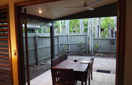 Mission Beach Casa | Cassawong Cottages - Sunbird - 2 Bed