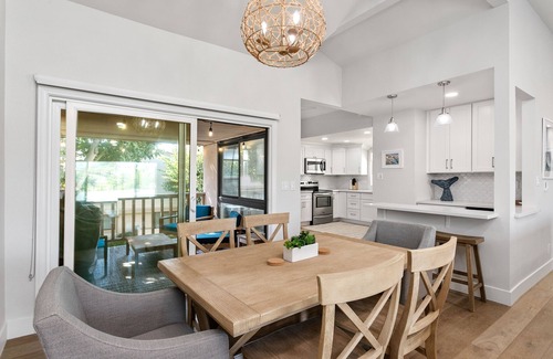 Solana Beach Condominio | Cast-a-Waves- Vacation in Style near Beach, Pool, Spa, Restaurants