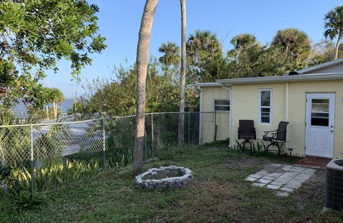 Interchange Square Apartamento | (C) Castaway Beach Cottage 1 BR, Kit, Laundry, Riverview